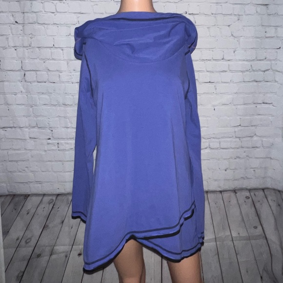 RainBeau Tops - RainBeau Dark Blue & Black Sweatshirt size L
